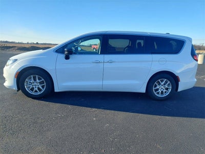 2024 Chrysler Voyager LX