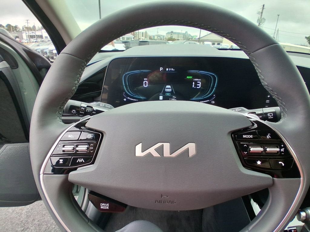 2025 Kia Niro SX
