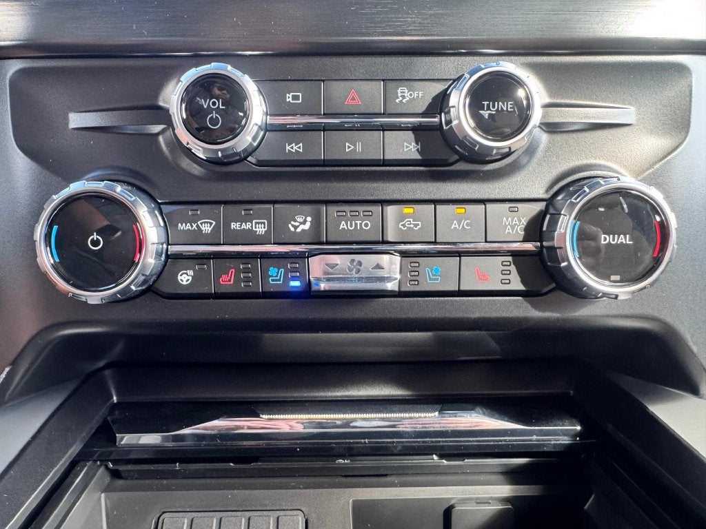 2027 Ford F-350SD Lariat