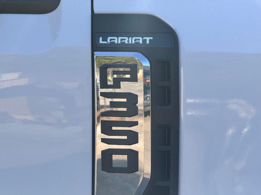 2027 Ford F-350SD Lariat