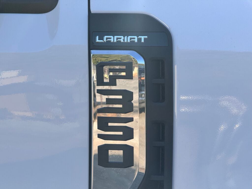 2027 Ford F-350SD Lariat
