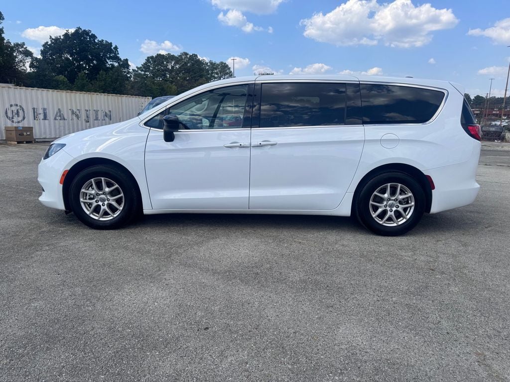 2024 Chrysler Voyager LX