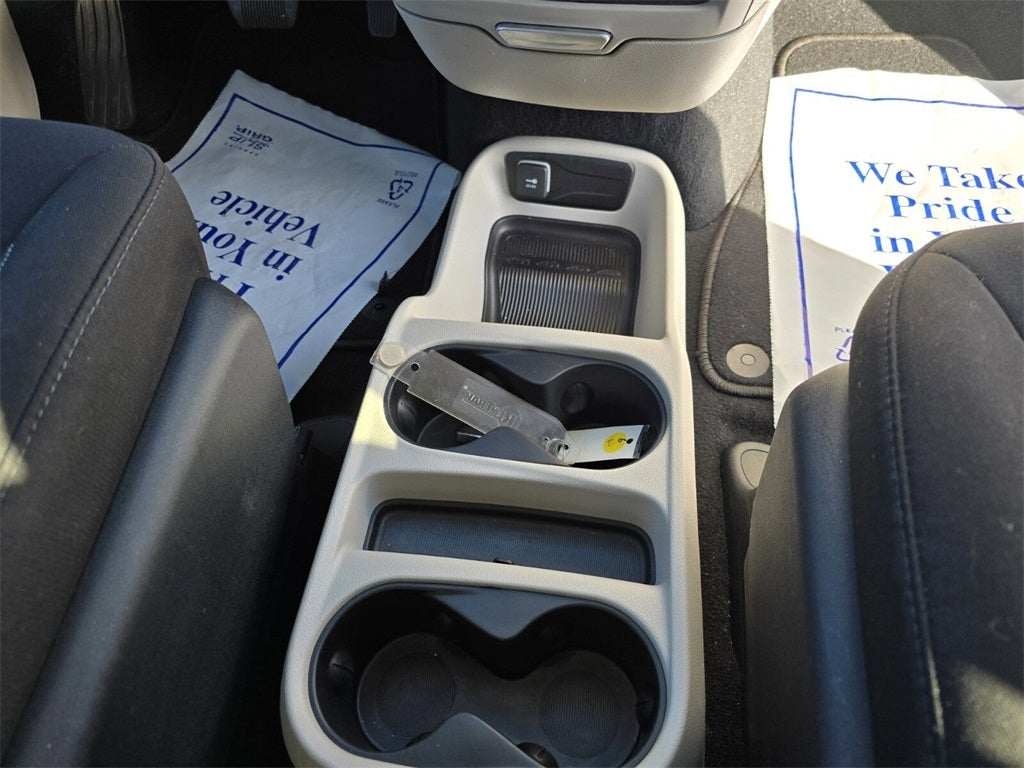 2024 Chrysler Voyager LX