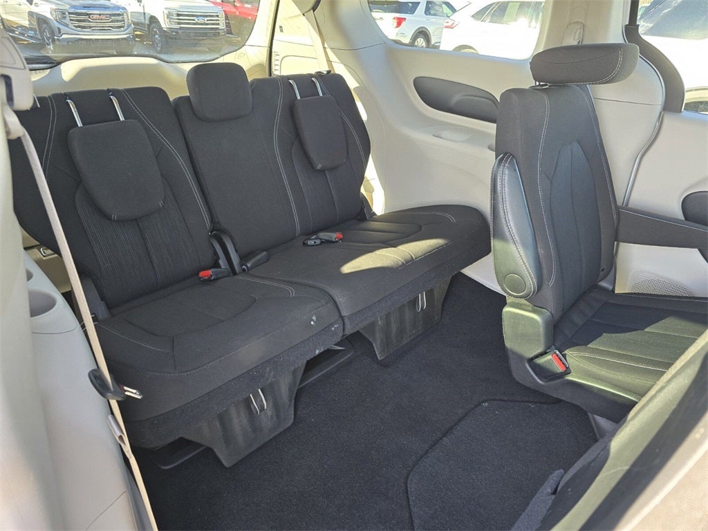 2024 Chrysler Voyager LX