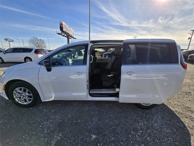 2024 Chrysler Voyager LX