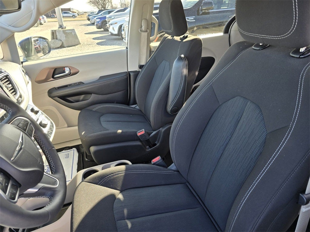 2024 Chrysler Voyager LX