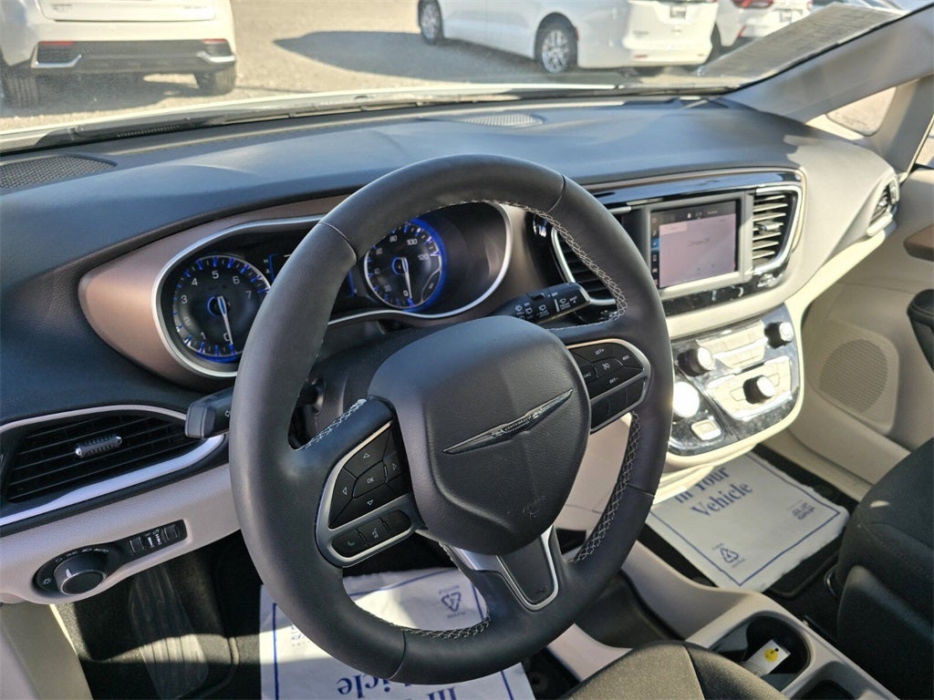 2024 Chrysler Voyager LX