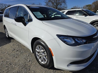 2024 Chrysler Voyager LX