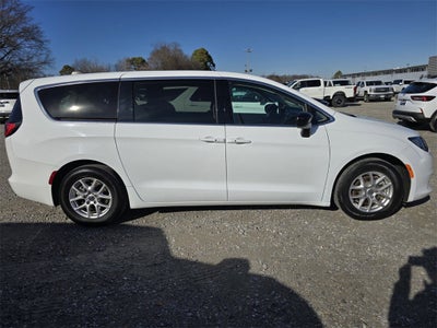 2024 Chrysler Voyager LX