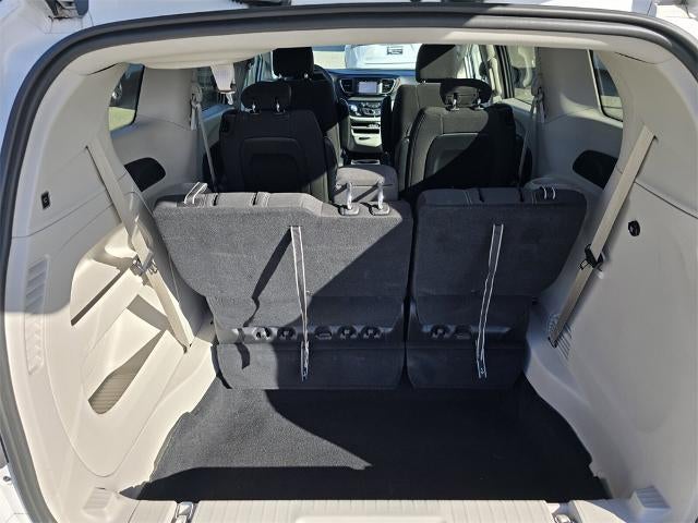 2024 Chrysler Voyager LX