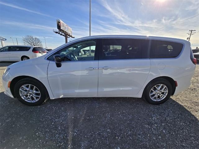 2024 Chrysler Voyager LX
