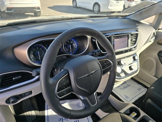 2024 Chrysler Voyager LX