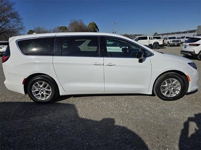 2024 Chrysler Voyager LX