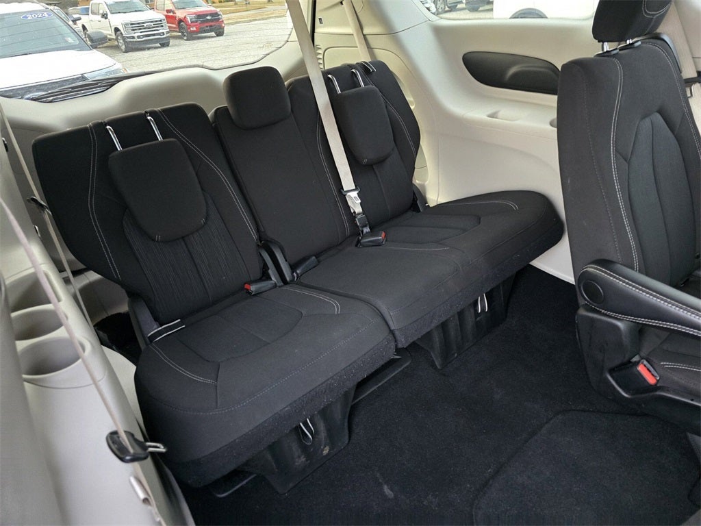 2024 Chrysler Voyager LX