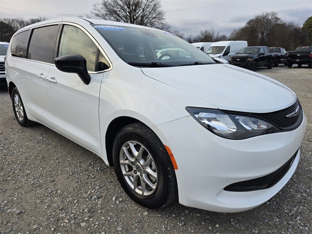 2024 Chrysler Voyager LX