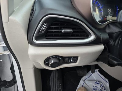 2024 Chrysler Voyager LX