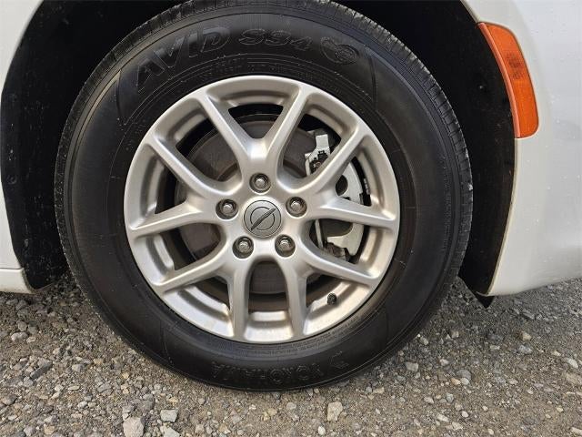 2024 Chrysler Voyager LX