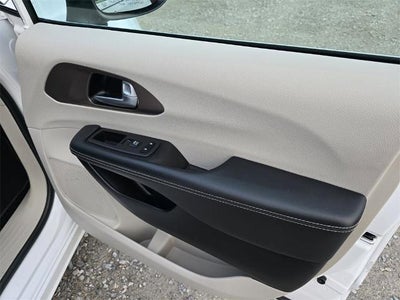 2024 Chrysler Voyager LX