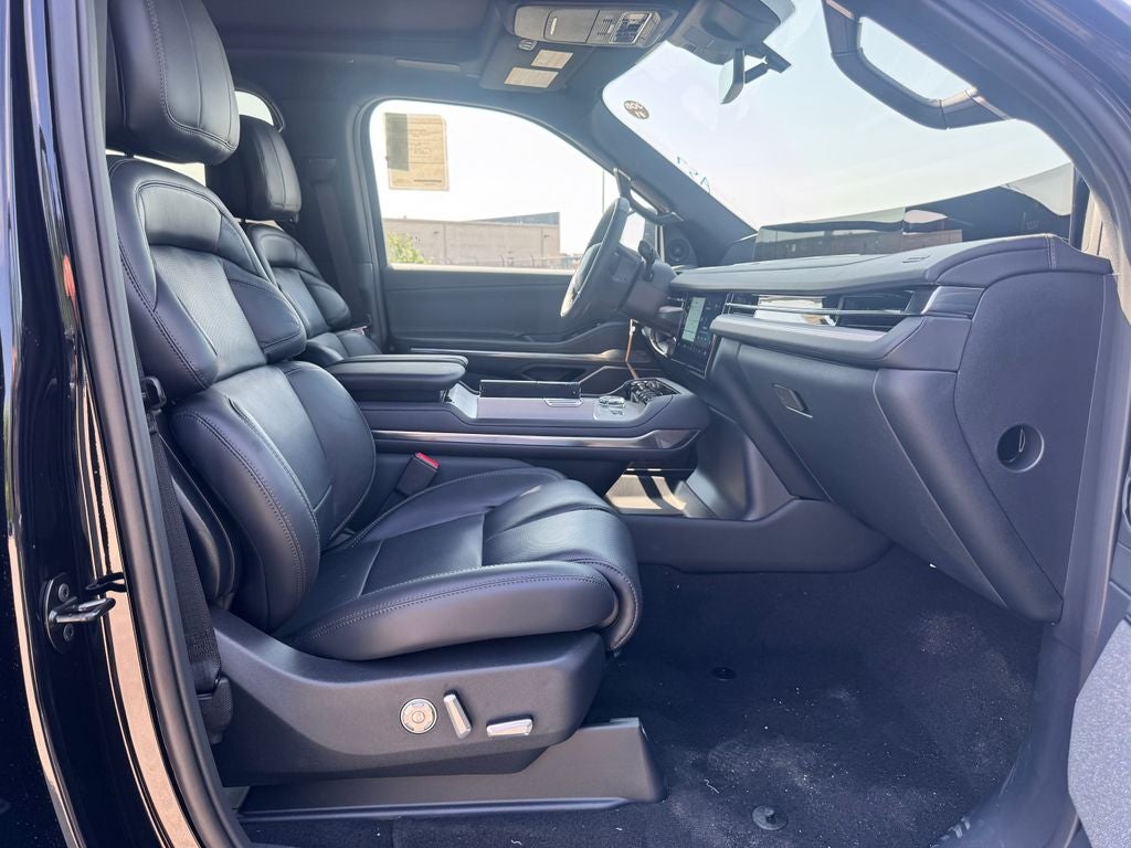 2027 Lincoln Navigator L Reserve