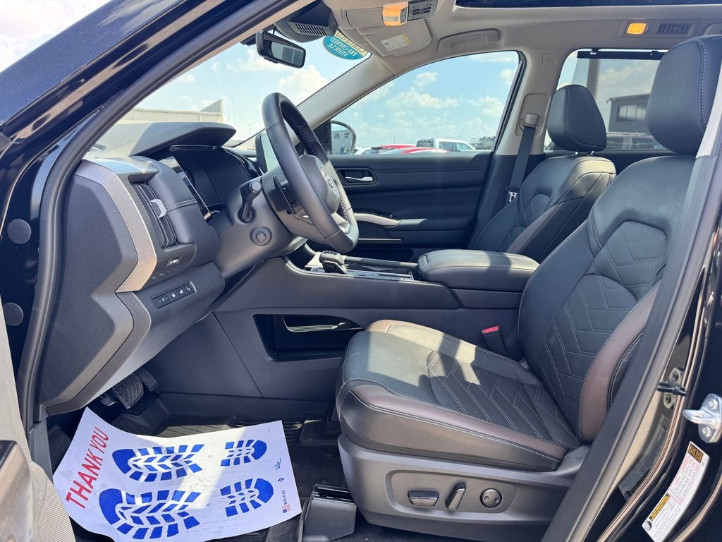 2025 Nissan Pathfinder Platinum
