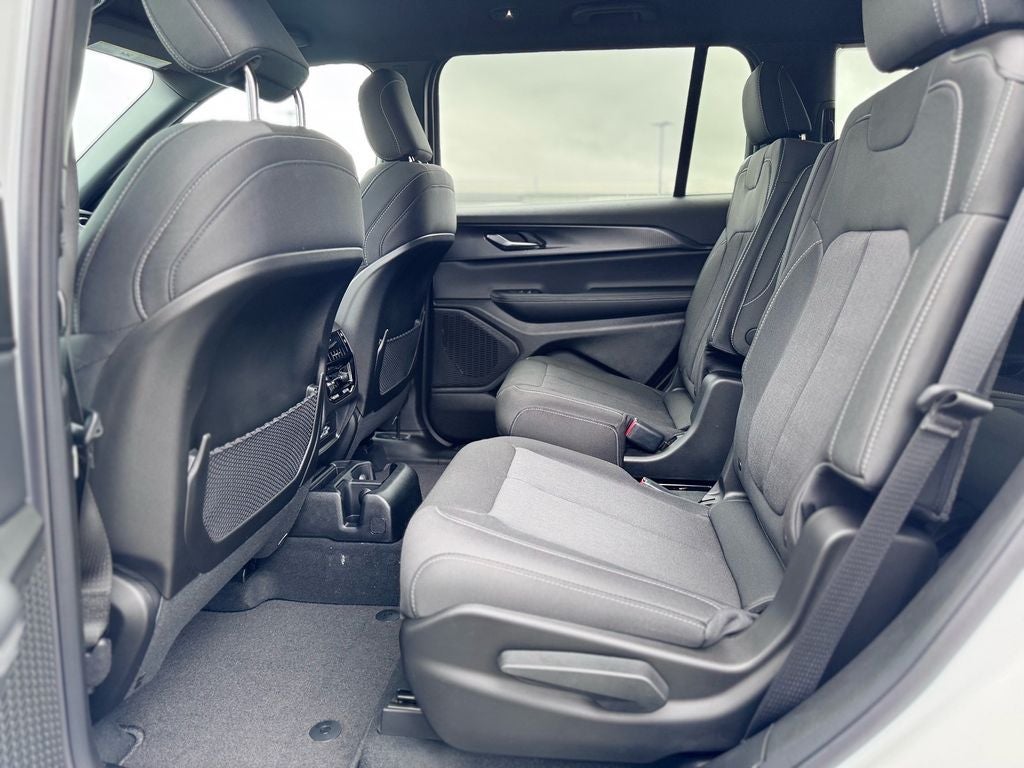 2026 Jeep Grand Cherokee GRAND CHEROKEE L LAREDO 4X2