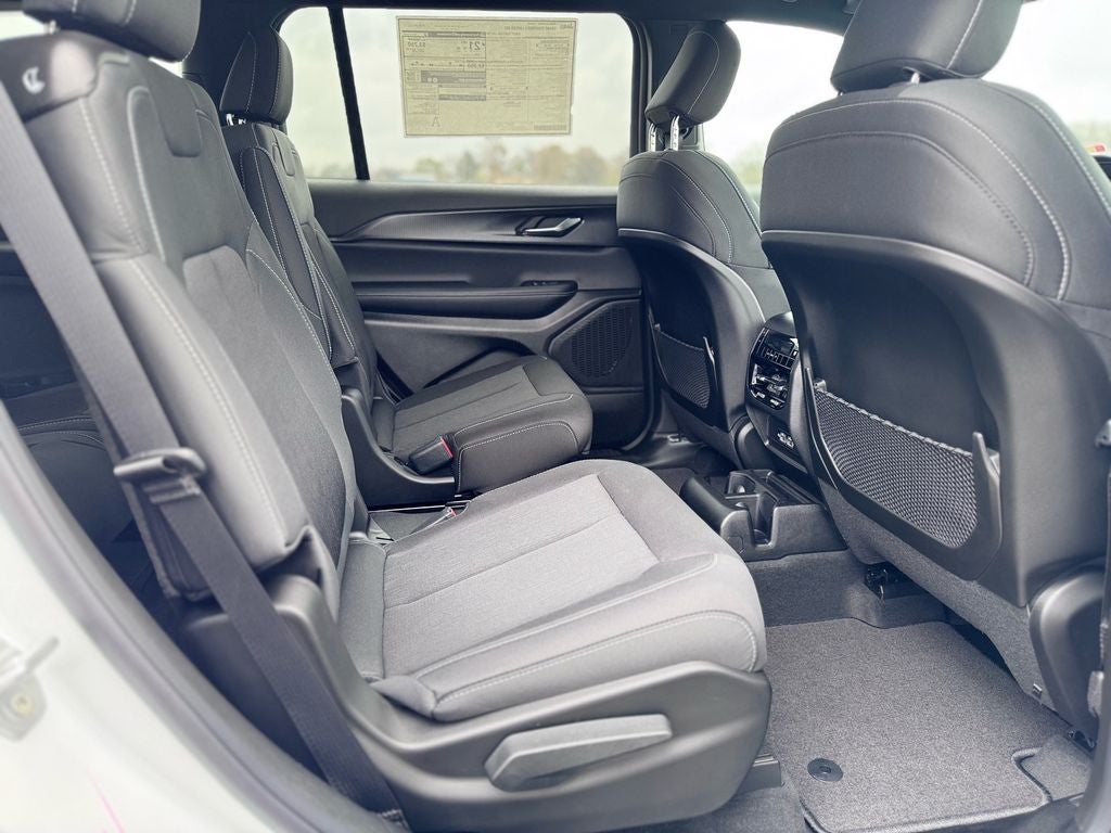 2026 Jeep Grand Cherokee GRAND CHEROKEE L LAREDO 4X2