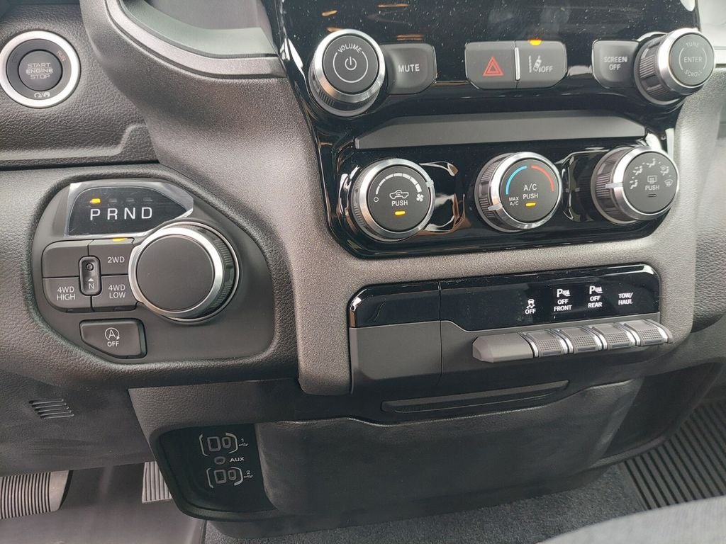 2025 RAM Ram 1500 RAM 1500 TRADESMAN CREW CAB 4X4 5'7' BOX