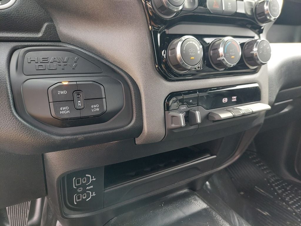 2026 RAM Ram 3500 RAM 3500 TRADESMAN CREW CAB 4X4 6'4' BOX