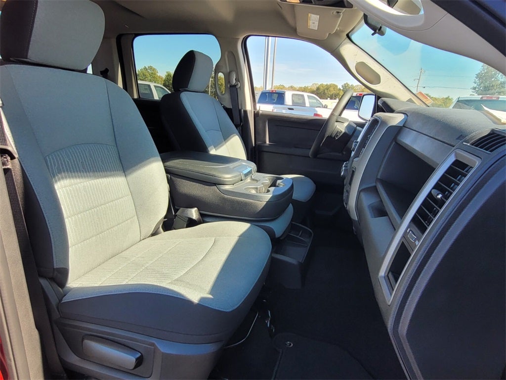 2023 RAM Ram 1500 Classic RAM 1500 CLASSIC TRADESMAN CREW CAB 4X4 5'7' BOX