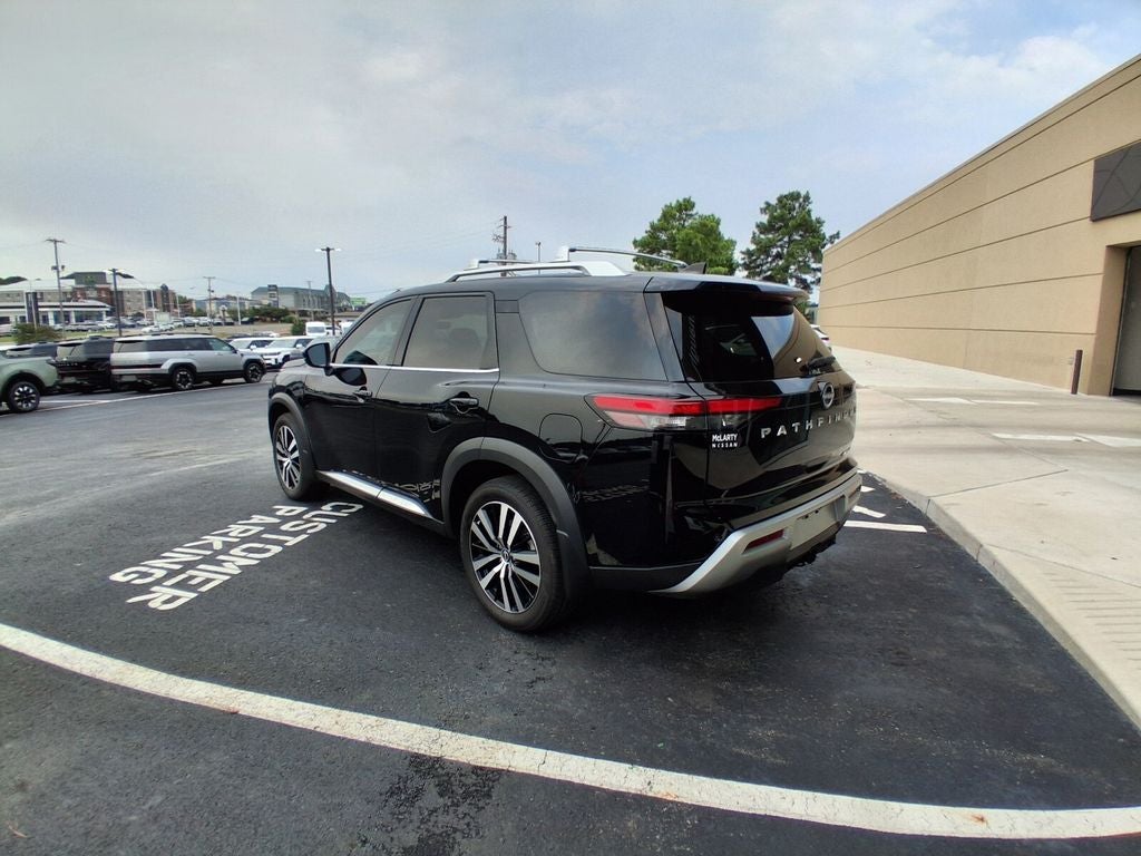2025 Nissan Pathfinder Platinum
