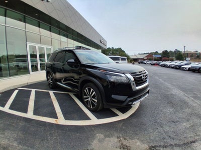 2025 Nissan Pathfinder Platinum