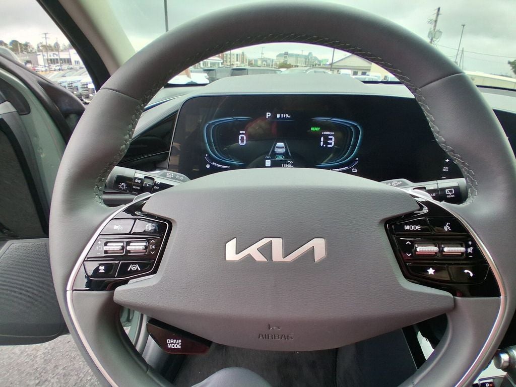 2025 Kia Niro SX